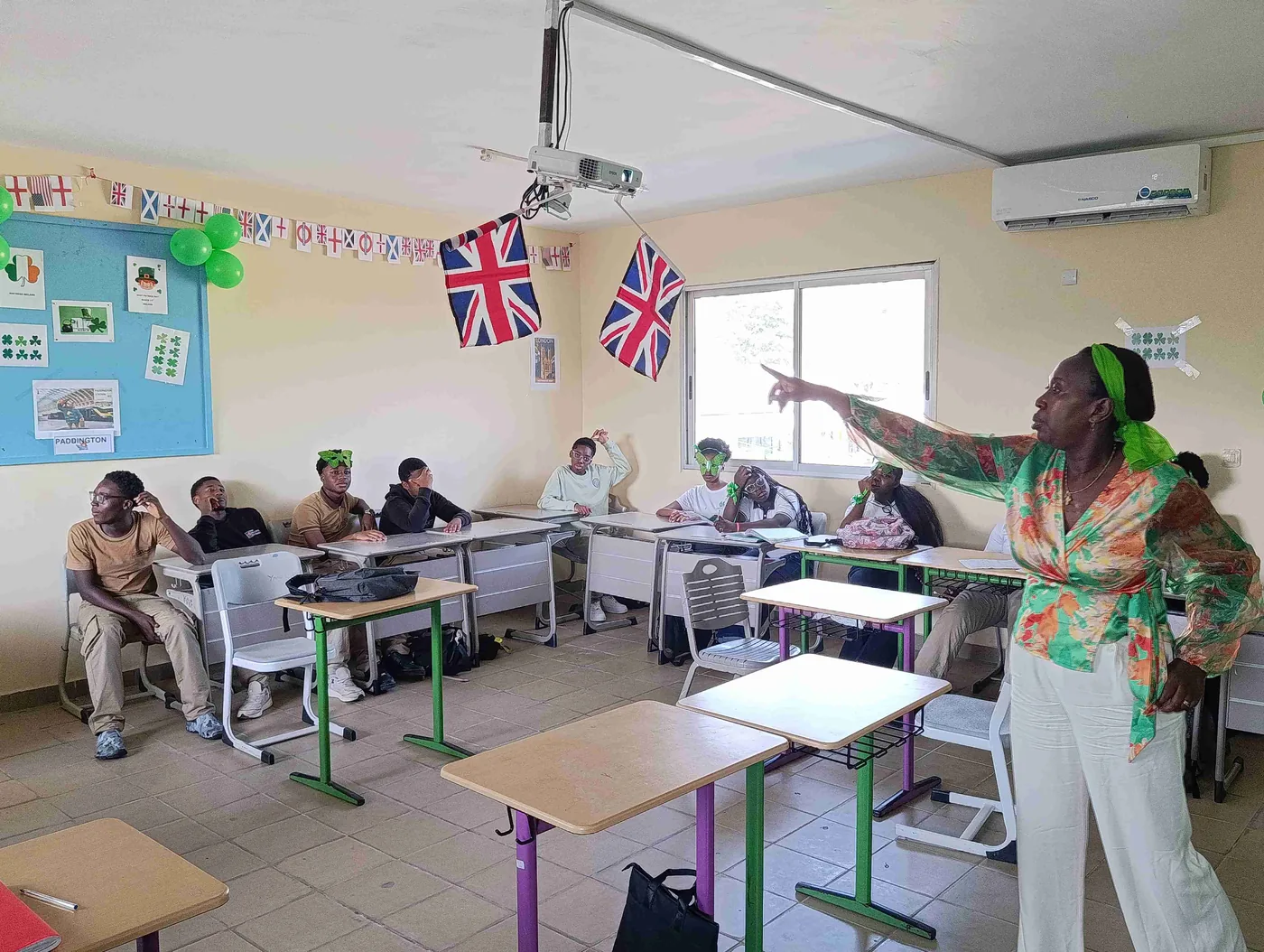 Salle de langues décorée aux couleurs britanniques
