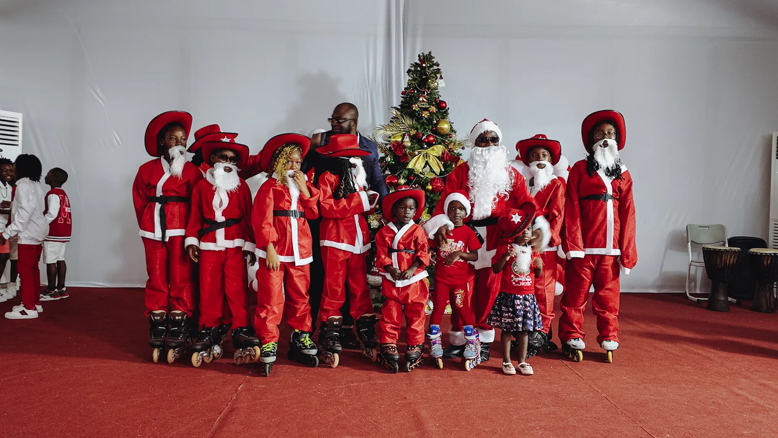 Ronde costumée sur patins lors de la fête de Noël